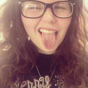 Meet your Posher, Alexis